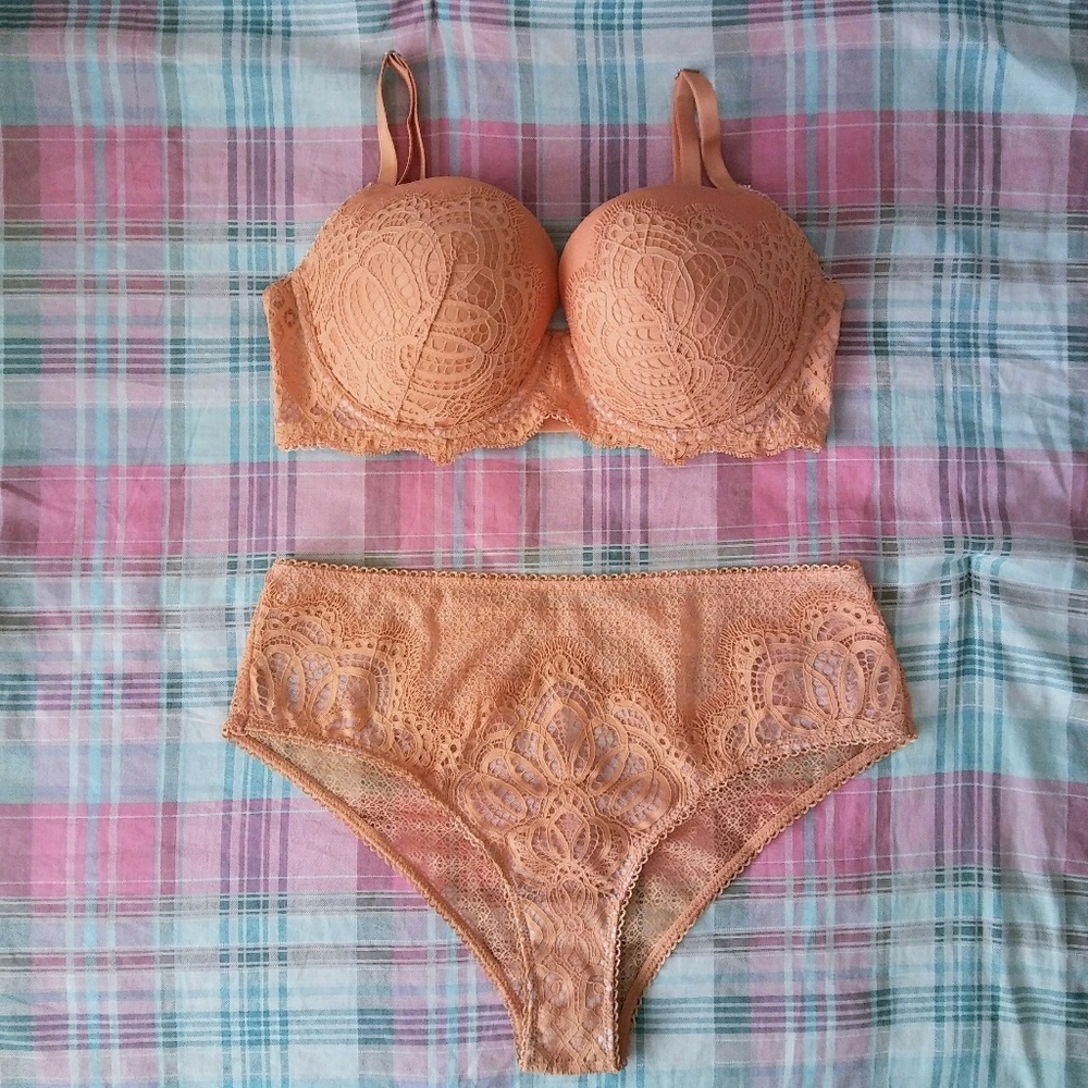 NWOT VS Dream Angels Lined Demi Bra & M Panty Set